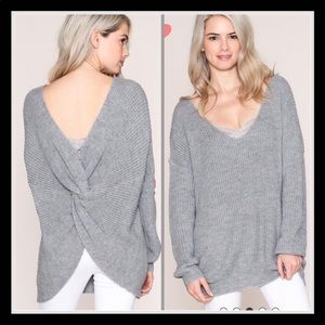 Back twist sweater in grey